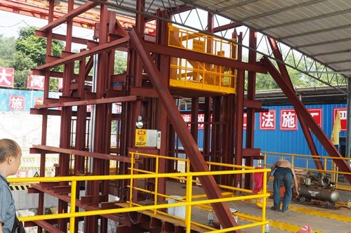 如何調(diào)整施工升降機(jī)運行速度？