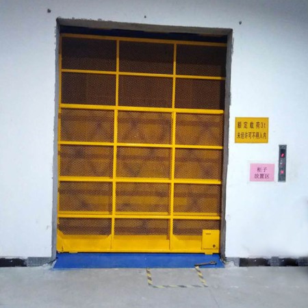 飲料公司安裝直頂式升降機