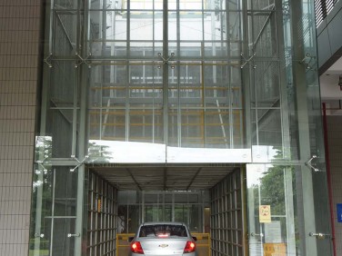 4S店專用升降機(jī)