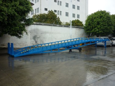 定做移動(dòng)登車橋
