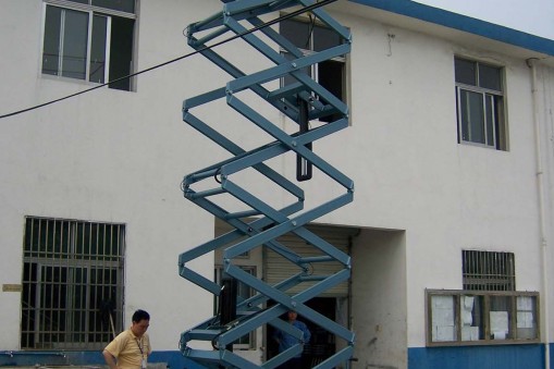 移動(dòng)式升降機(jī)使用中晃動(dòng)怎么辦?