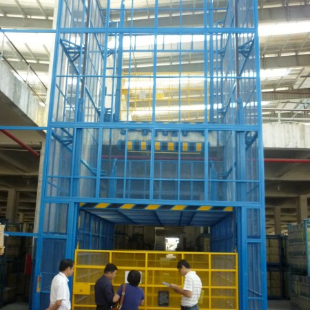 防爆直頂式升降機案例-華楠駿業(yè)