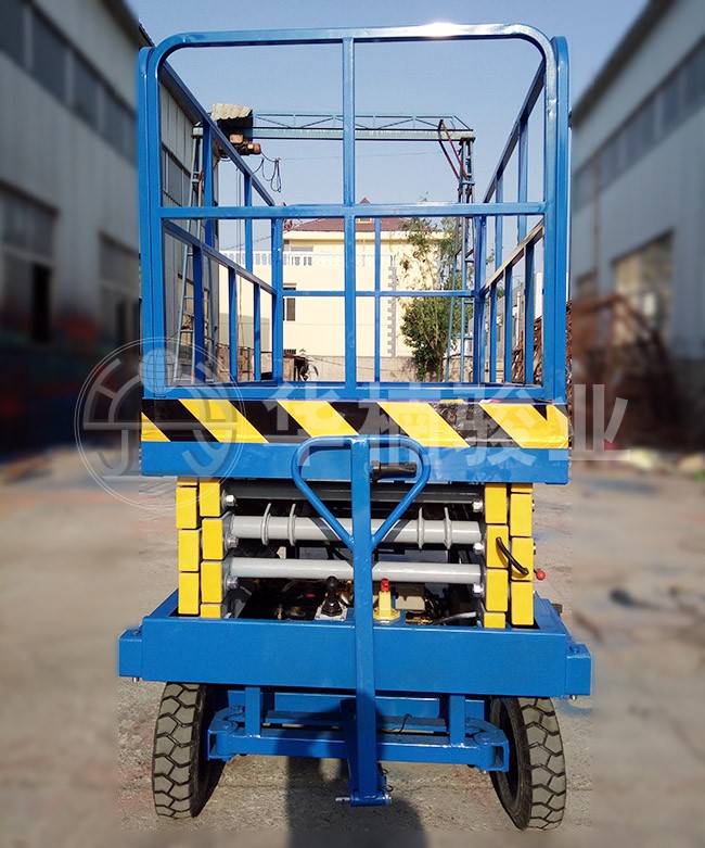 操作人員使用移動(dòng)式升降機(jī)要配備哪些安全用具 操作人員使用移動(dòng)式升降機(jī)要配備哪些安全用具